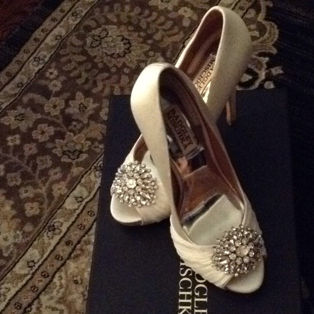 Bradley Mischka "petal" pump